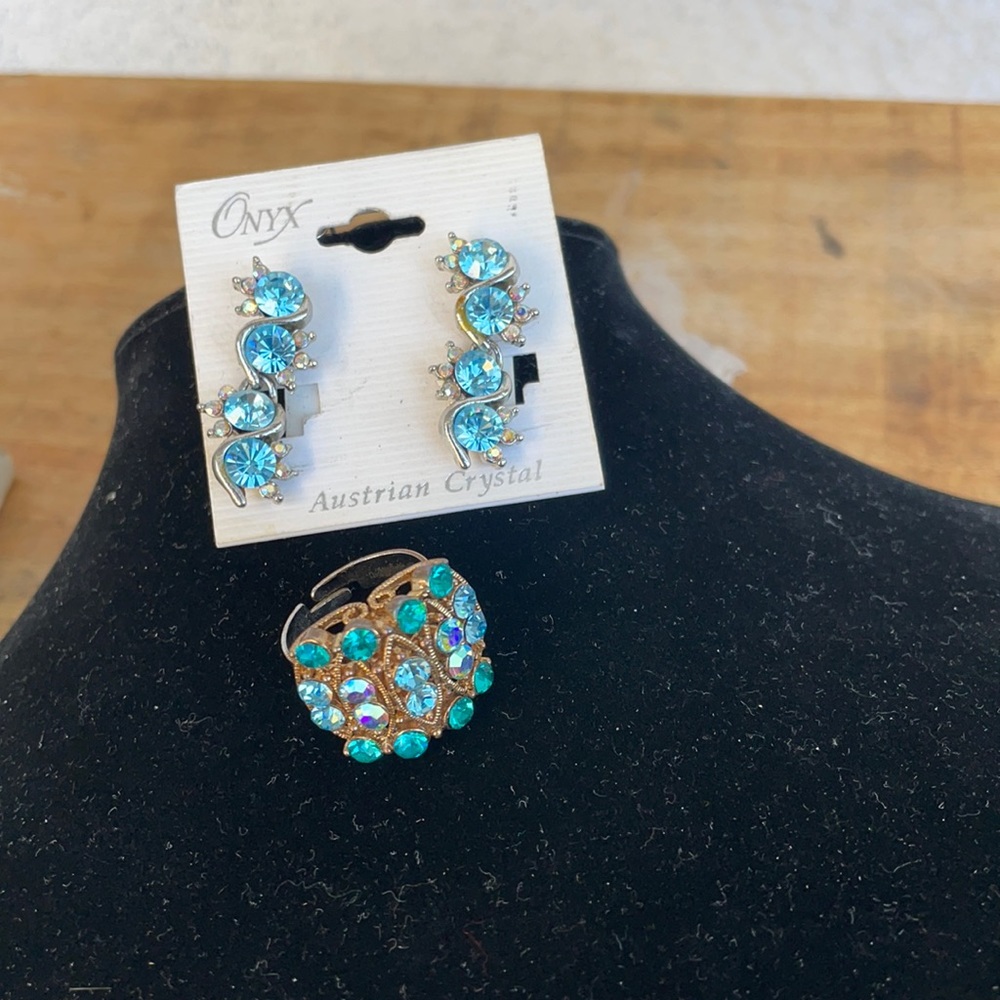 Very nice earrings coming with ring❤️